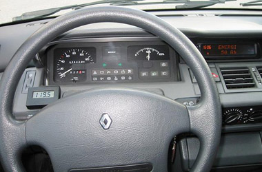 -Renault Clio palubn pstroje-