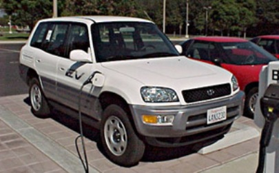 - Toyota RAV4EV nabjen -