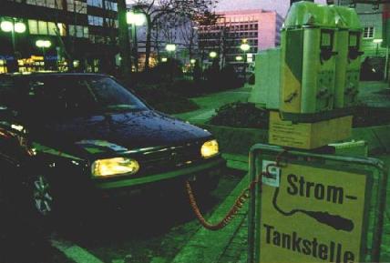 - Volkswagen GOLF III citySTROMer nabíjení -